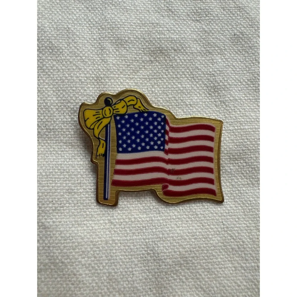 Vintage American Flag Lapel Pin Yellow Bow‎ Union Made USA Patriotic Gold Tone